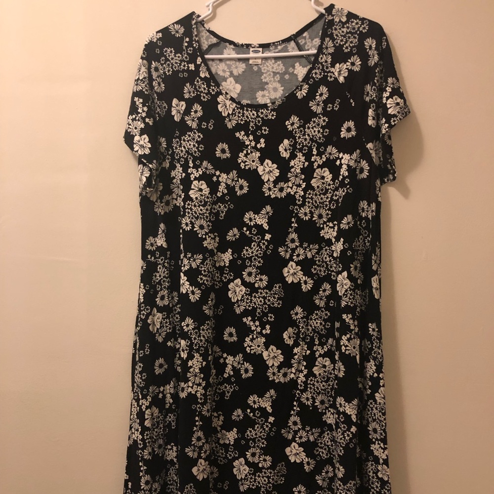 Old navy dress - size L - black and white flowers